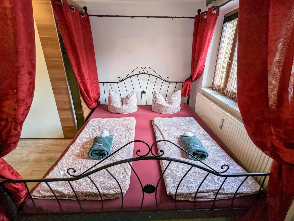 شقة زبنيتس  في Urlaubstraum Mit Pool, Terrasse & Fluss Im Garten - Ut المظهر الخارجي الصورة