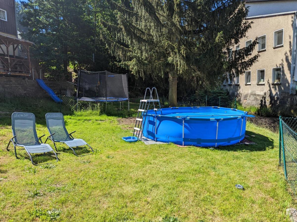 شقة زبنيتس  في Urlaubstraum Mit Pool, Terrasse & Fluss Im Garten - Ut المظهر الخارجي الصورة
