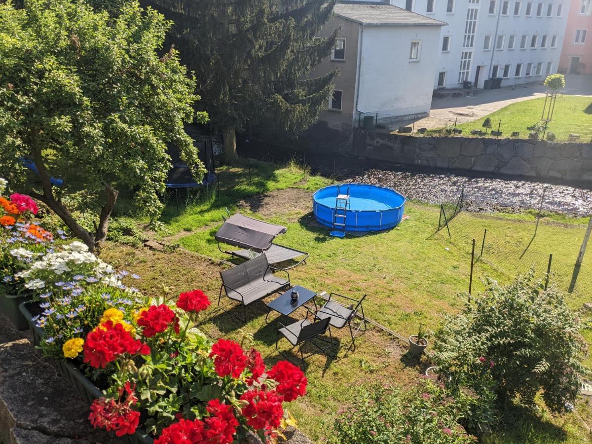 شقة زبنيتس  في Urlaubstraum Mit Pool, Terrasse & Fluss Im Garten - Ut المظهر الخارجي الصورة