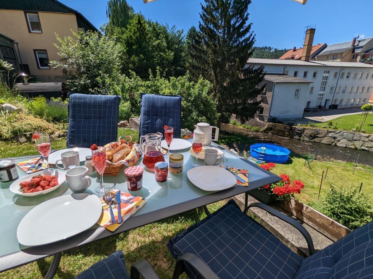 شقة زبنيتس  في Urlaubstraum Mit Pool, Terrasse & Fluss Im Garten - Ut المظهر الخارجي الصورة